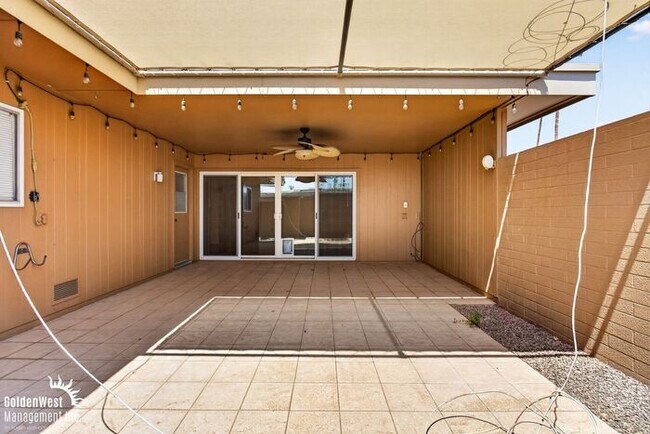 Building Photo - Spacious 2Bdm 2Ba Sun City Home with Vaulted Ceilings, Private Covered Patio & Garage! 55+ Community
