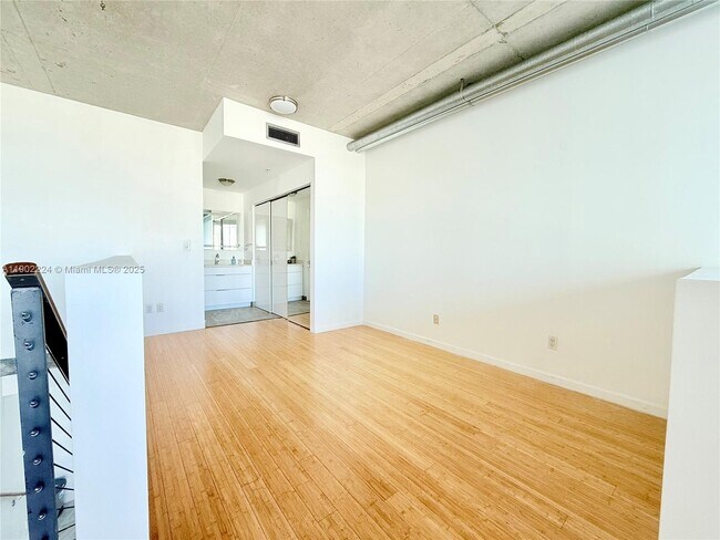 Building Photo - 690 SW 1st Ct