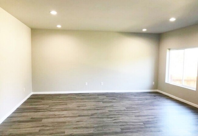 Building Photo - 2375 SE Kelby Cir