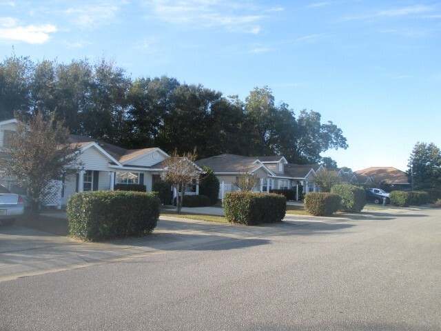 Building Photo - 8158 Heirloom Dr