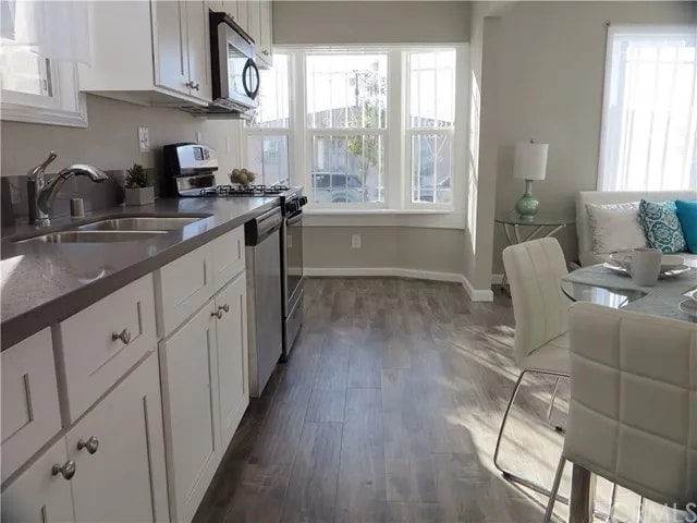 Building Photo - 6580 S Van Ness Ave