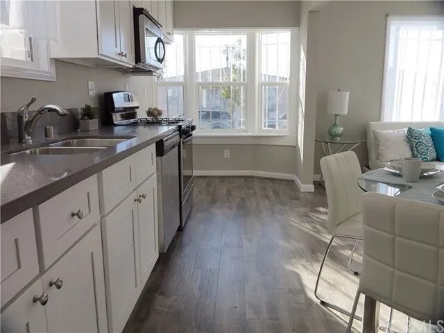 Building Photo - 6580 S Van Ness Ave