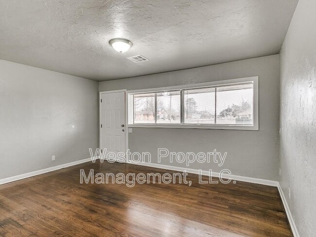 Building Photo - 5721 SE 8th St