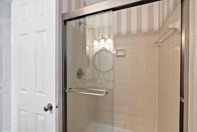Building Photo - "Luxurious 3-Bed Retreat with Finished Bas...