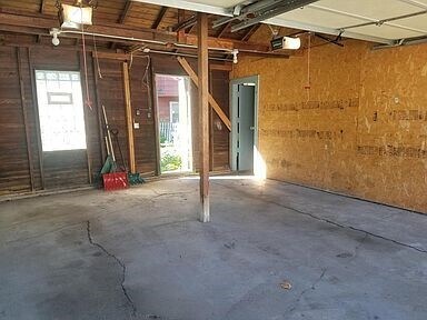Garage with lockable 3rd space - 2846 N Bartlett Ave