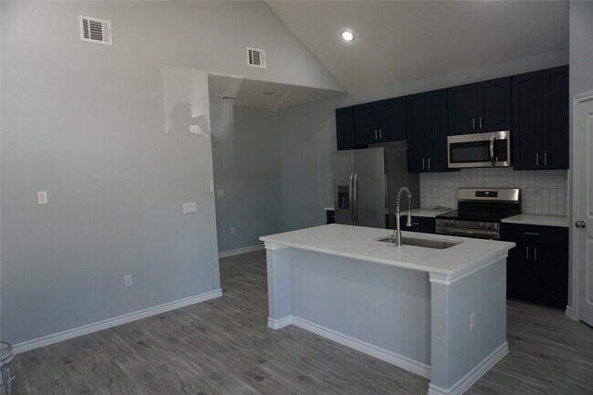 Building Photo - 11755 White Cedar St