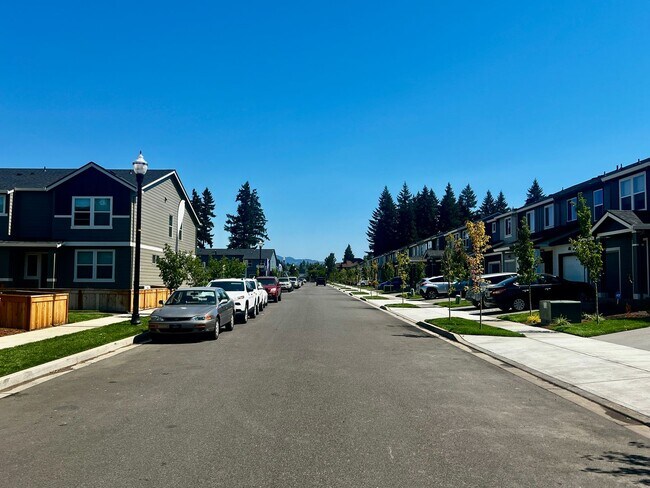 Building Photo - Free rent offered Beautiful New Smart Home...