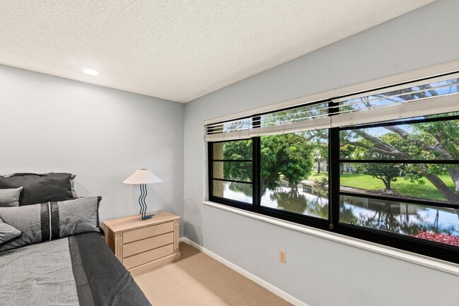 Building Photo - 46 Stratford Ln W