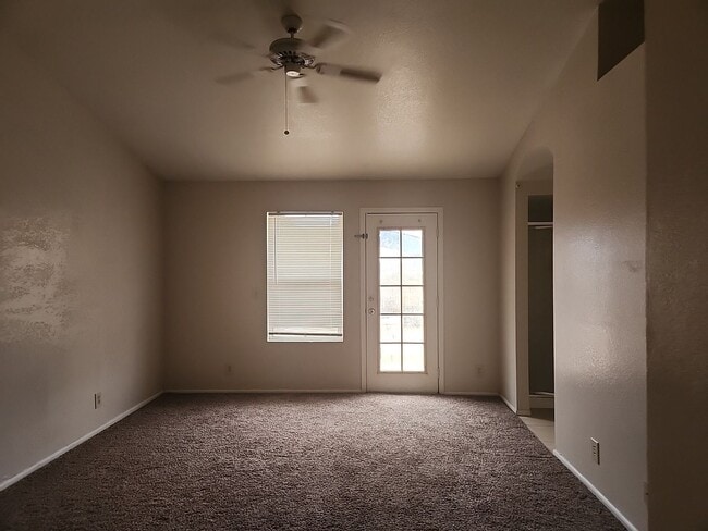 Building Photo - ?4 Bed / 2 Bath Single Level Gilbert Home with vaulted Ceilings *New Paint*?