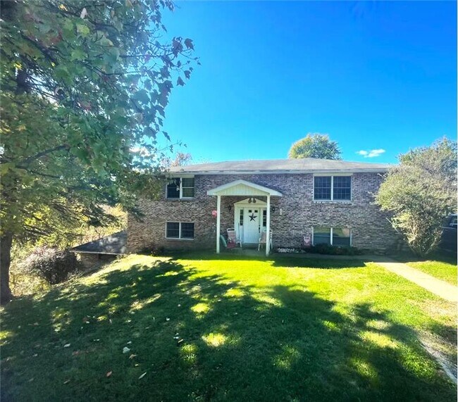 Primary Photo - 120 Luanne Dr