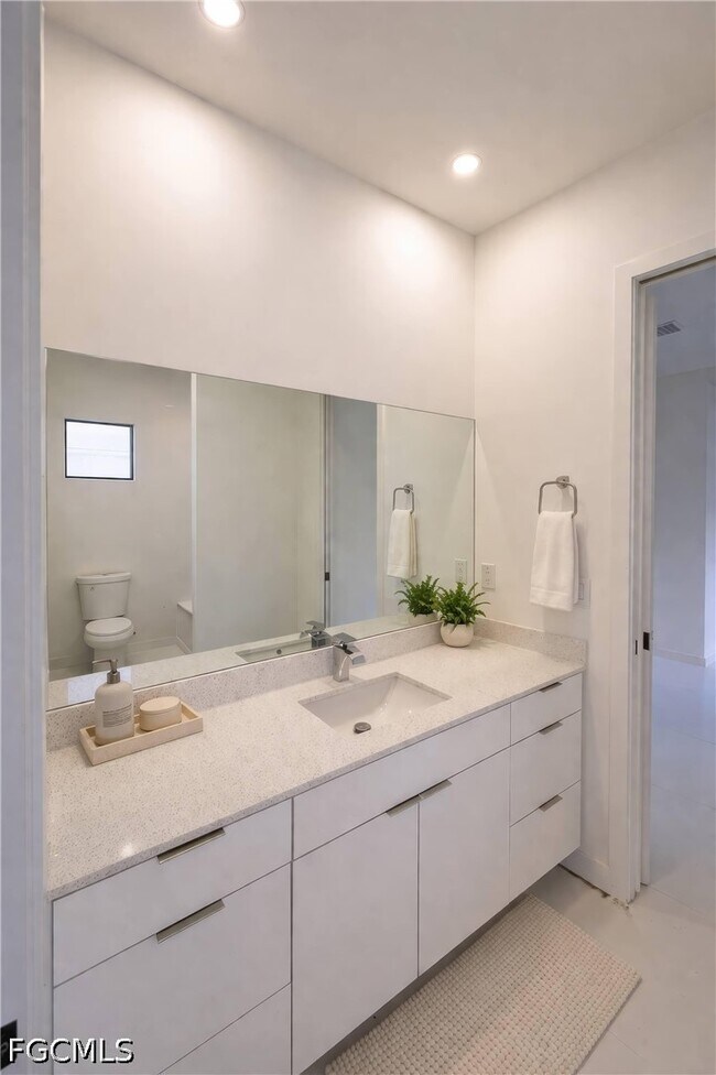 Building Photo - 2102 NW 25th Pl