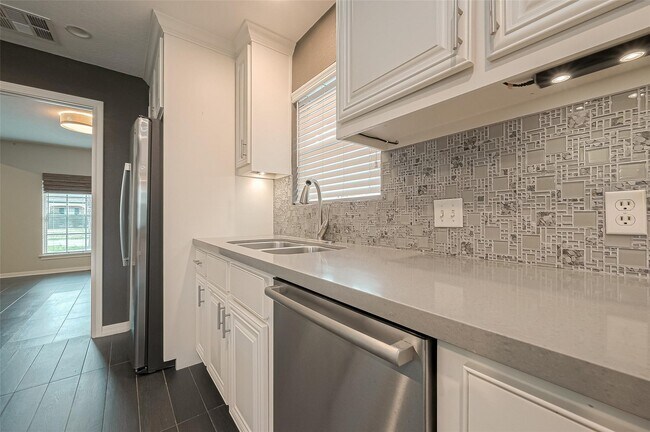 Building Photo - 11406 High Star Dr