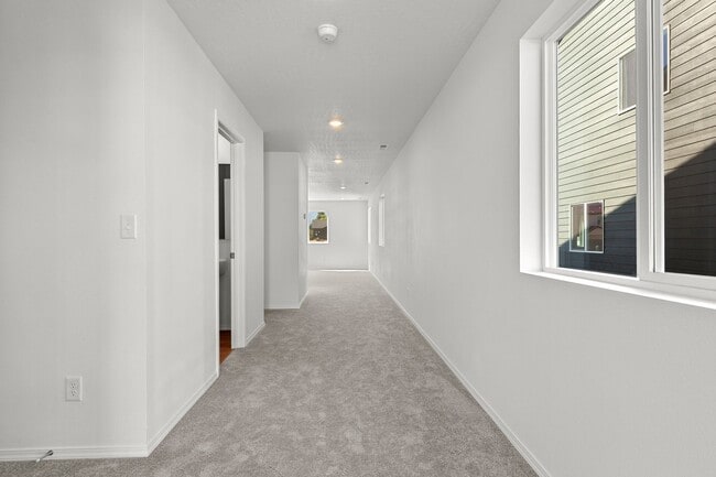 Building Photo - Lease special, save $900.00 if you sign an...