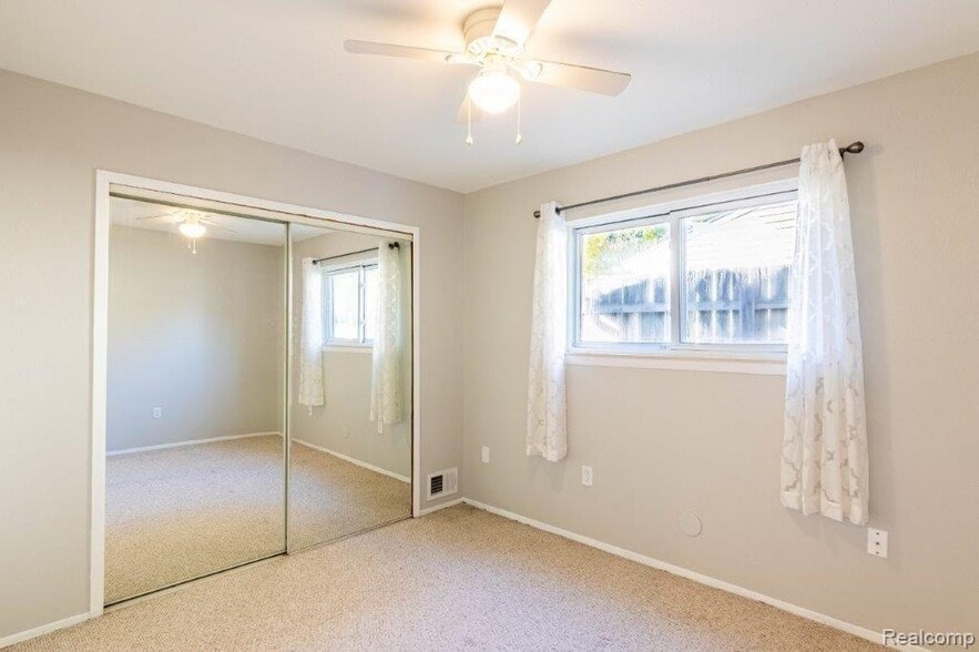 Building Photo - 2202 Isabell Ave