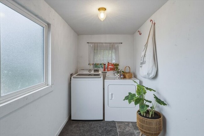 Building Photo - COME HOME TO THIS THREE BEDROOM CHARMER