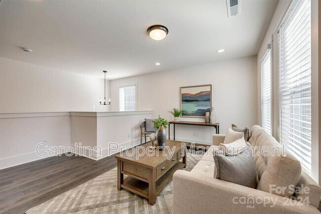 Building Photo - 1233 Eastway Dr