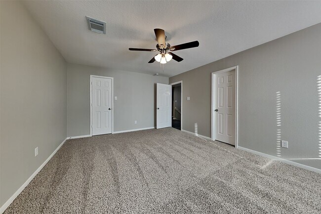 Building Photo - 12115 Carriage Oak Cir