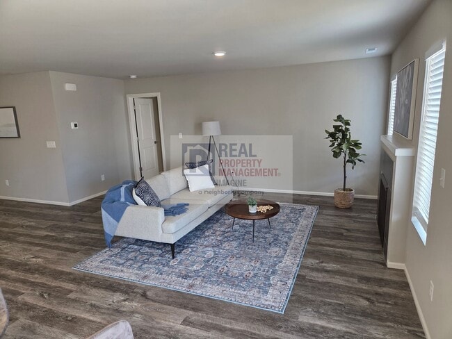 Building Photo - Check out this beautiful 3 bedroom, 2.0 ba...