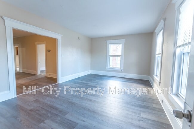 Building Photo - 261 Orange St