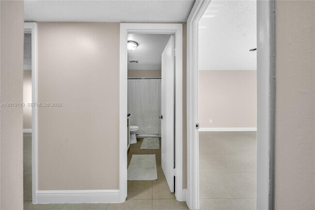 Building Photo - 671 W 80th St