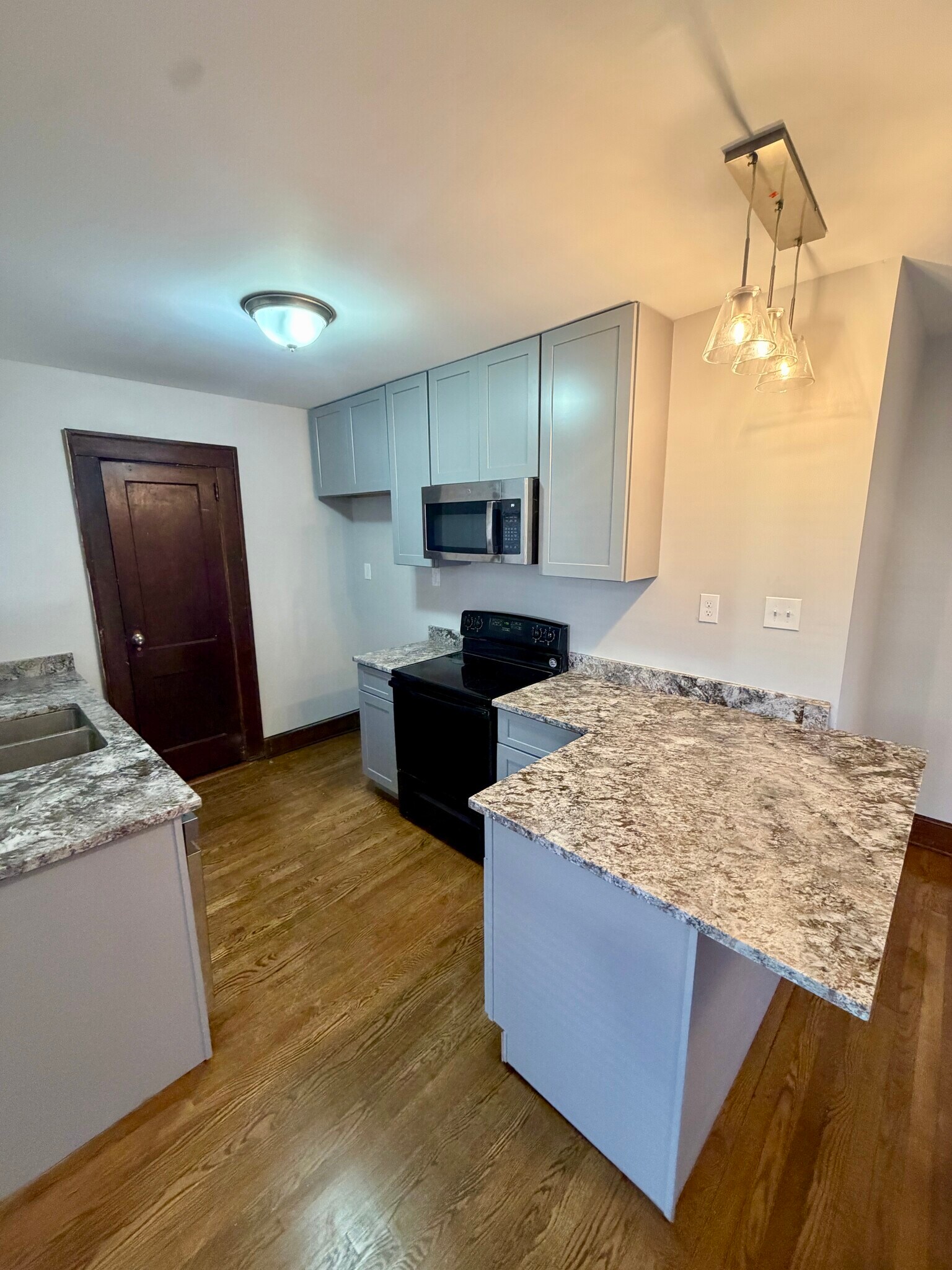 Kitchen - 984 Woodbourne Dr SW