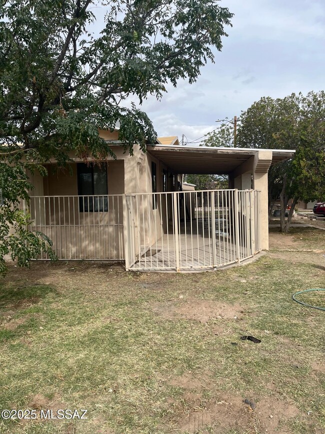 Building Photo - 345 E Teton Rd