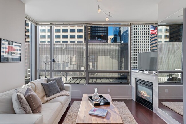 Building Photo - Madison Tower & Hotel 1000 - 1 bedroom + den