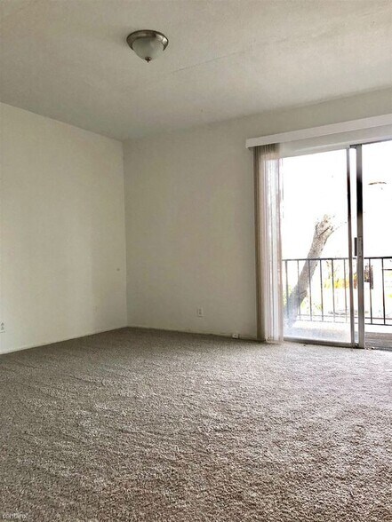 Bedroom upstairs with Balcony. - 1338 Churing Dr
