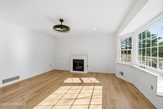 Building Photo - 218 Holly Ave