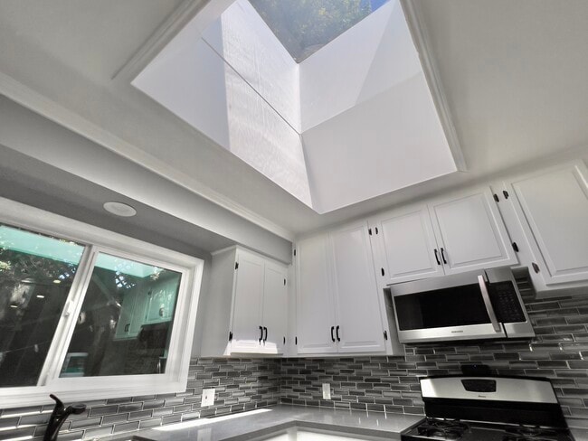 Building Photo - 457 Seaward Rd
