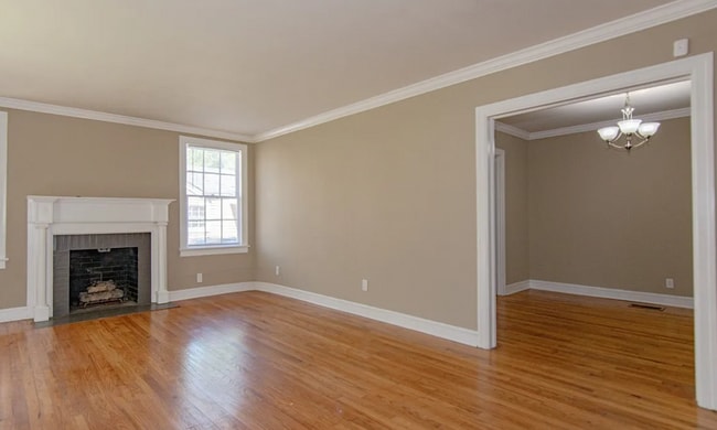 Building Photo - Cute Curb Appeal and fresh updates!