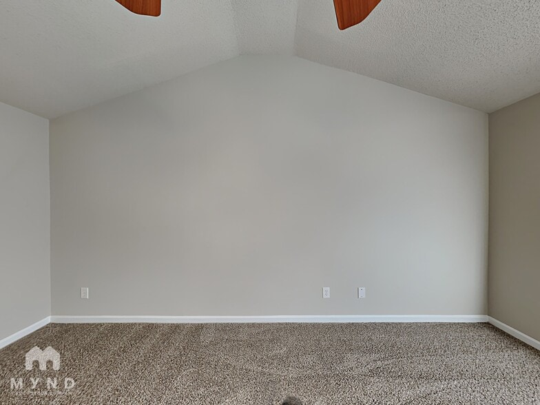 Building Photo - 6132 Hickory Ln Dr