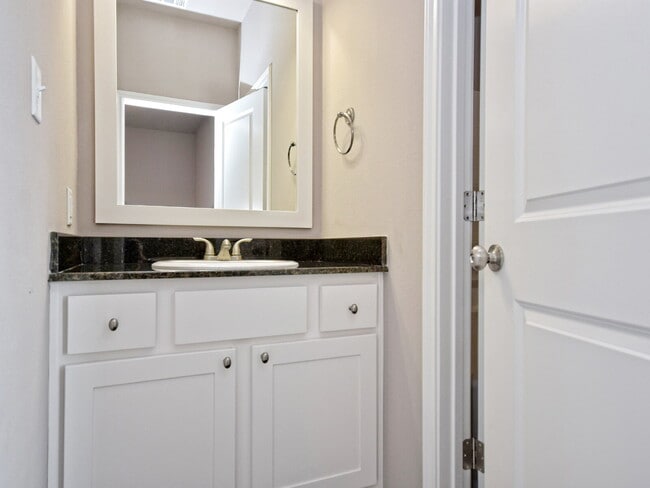 Building Photo - 3503 Summerway Dr