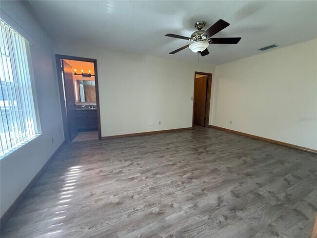 Building Photo - 10710 SE 43rd Ave