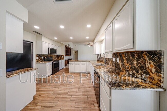 Building Photo - 13107 W Lyric Dr