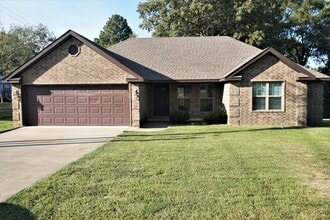 Building Photo - 4 Bedroom, 2 Bath home in Nettleton