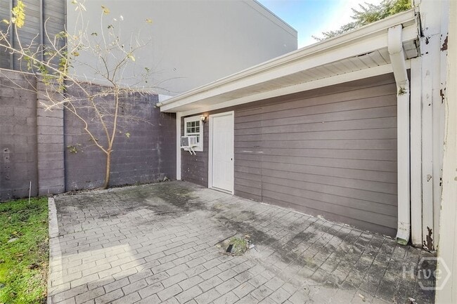 Building Photo - 512 E Liberty