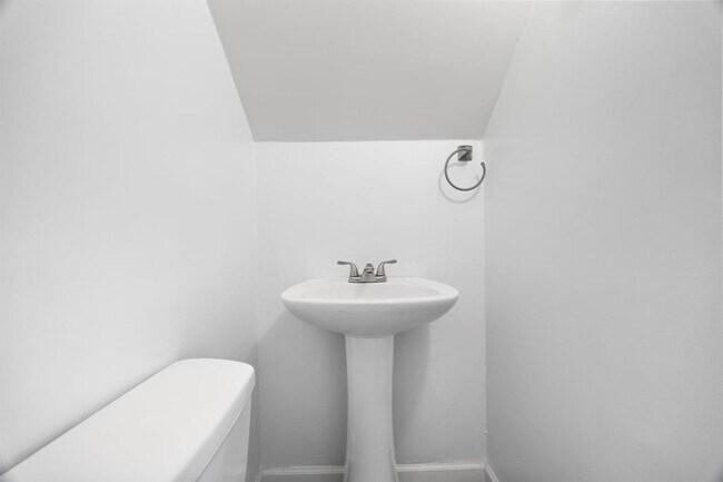 Building Photo - 12800 Meehan Dr