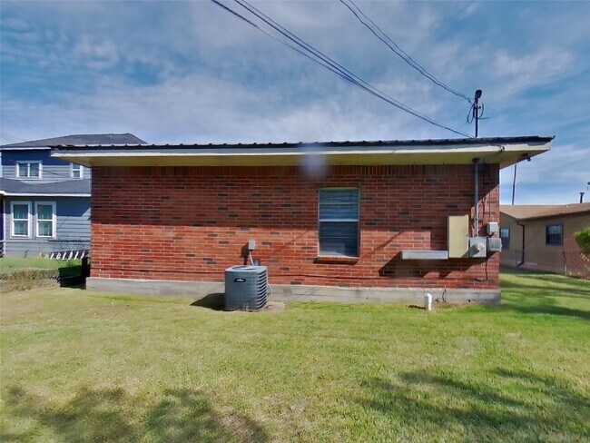 Building Photo - 3522 Tangerine St