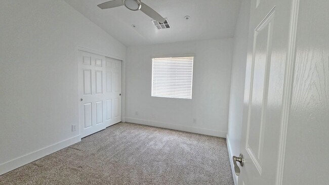 Building Photo - Upgraded 4 Bedroom 2 Bath in Grayson Square!