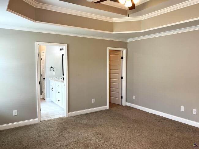 Building Photo - 531 Edgarton Way