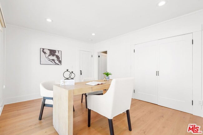 Building Photo - 1107 S St Andrews Pl