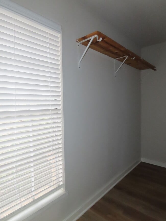 Building Photo - Expansive 3/2 Home in Tyler w/Additional Den and Living Room!