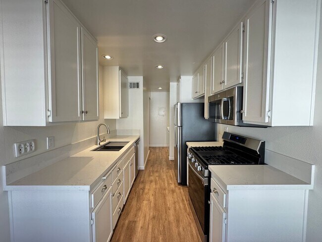 Building Photo - Beautiful & Bright 2Bd/1.5Ba Condo in Mission Viejo w/AC & Garage!