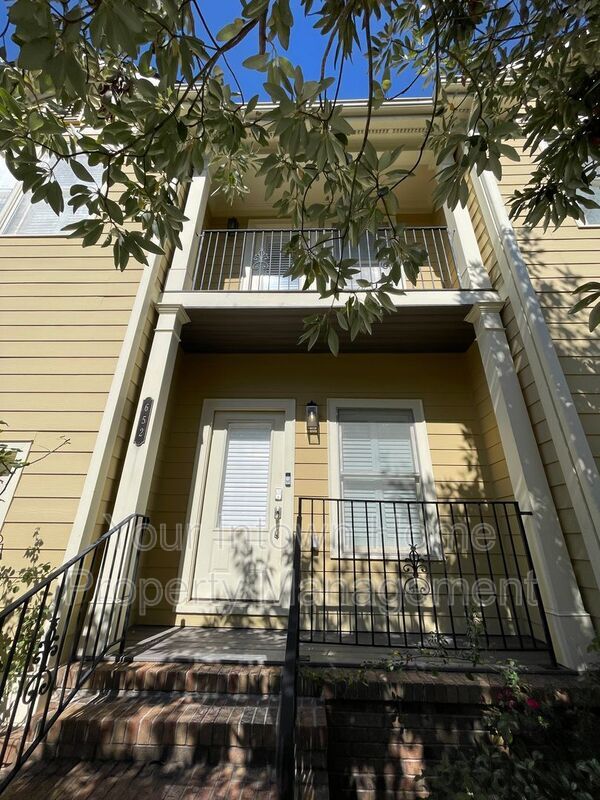 Building Photo - 652 Irwin St NE