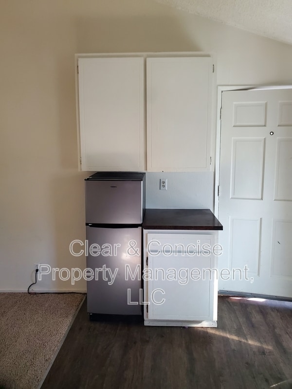 Building Photo - 411 W 15th Ave