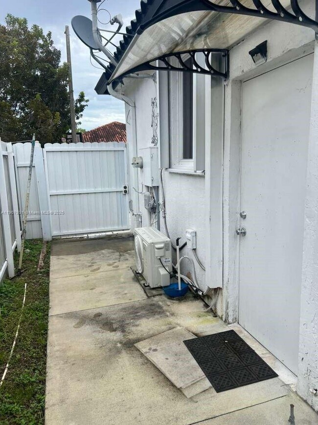 Building Photo - 25524 SW 134th Ct