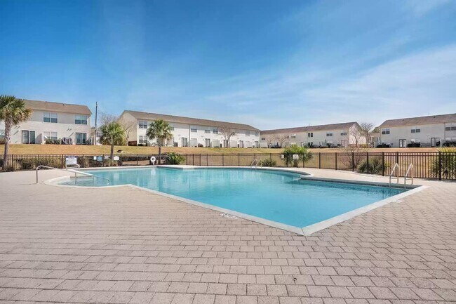 Building Photo - 748 Majestic Dr