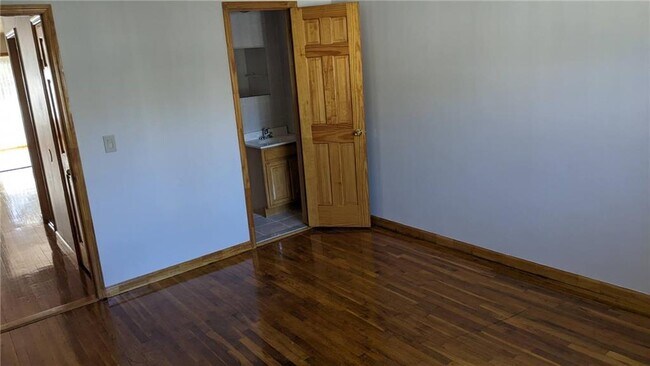 Building Photo - 185 Liberty Ave