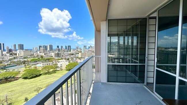 Building Photo - 1617 Ke’eaumoku St